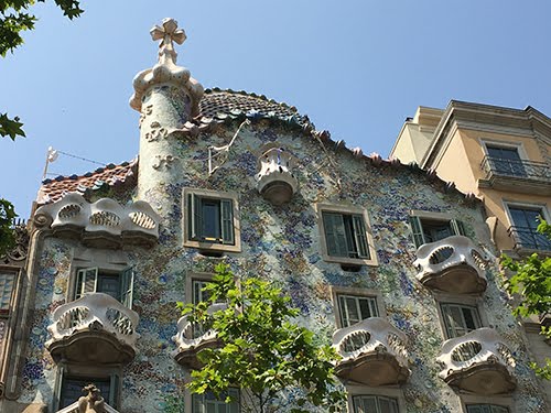 Antoni Gaudí (1852–1926, Spain), Casa Batlló, Barcelona, 1905–1906.