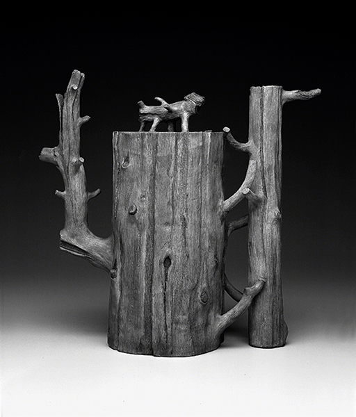 Ah Leon (Cheng Ching-liang, born 1953, Taiwan), Upright Tree Trunk Teapot, 1993. 