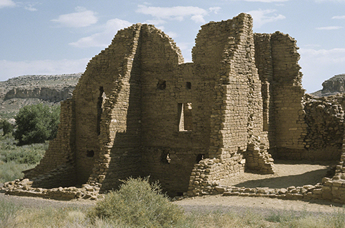 Anasazi Culture, Ruins of Pueblo Bonito, Chaco Canyon, New Mexico, 900–1000 CE, abandoned around 1150.