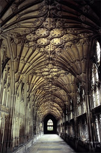  England, Late Gothic, cloister, ambulatory, with fan vaults from Cathedral of the Holy Trinity, Gloucester, 1087–1420.