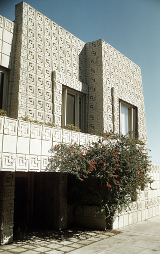 Frank Lloyd Wright (1867–1959, US), Ennis House, Los Angeles, CA, 1924. 