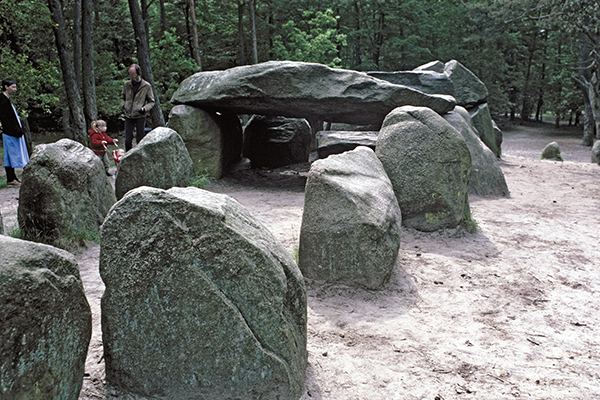 Hunebed (D45 Emmen) of the Fennelbeaker Culture, Netherlands (ca. 3000–1500 BCE). Large standing stones and large stone placed horizontally over vertical stones.