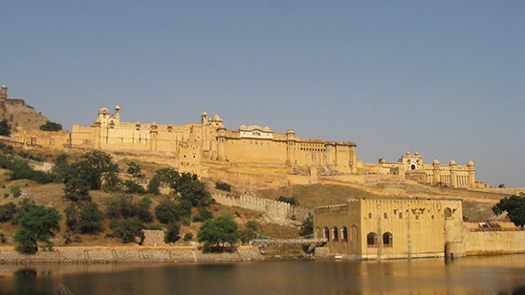 Amer Fort, Jaipur, India (1562-1592). Building complex on a hill above a lake.