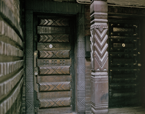 Sol Kogen and Edgar Miller, Carl Street Lofts, entrance, 155 W. Carl Street, Chicago, IL, begun 1927. 