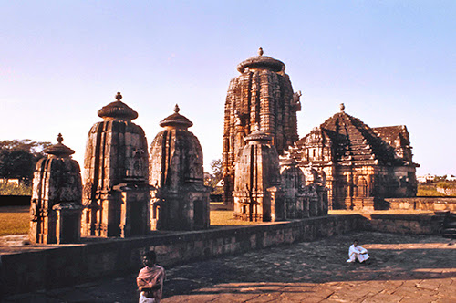 India, Lingaraja Temple, Bhubaneshwar, ca. 1000s CE. 