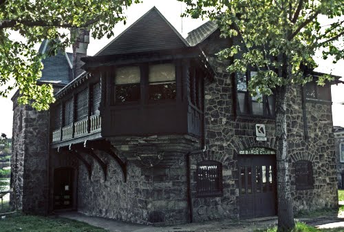 Furness, Evans and Company (1886–1931, Philadelphia), Undine Barge Club Boat House, entrance, 1882–1883.