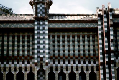 Antonio Gaudí (1852–1916), façade ventilation grille faced in glazed brick at Casa Vicens, Barcelona, 1883–1887. 