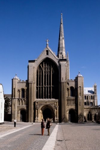Britain, Cathedral of the Holy Trinity, Norwich, west façade, mostly 1096–1145, nave rebuilt by 1278, then again in the 1460s. 