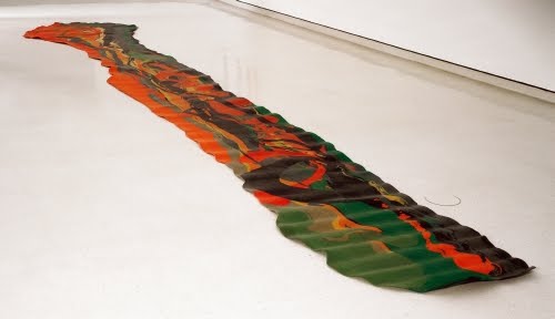 Lynda Benglis, Fallen Painting, 1968. 