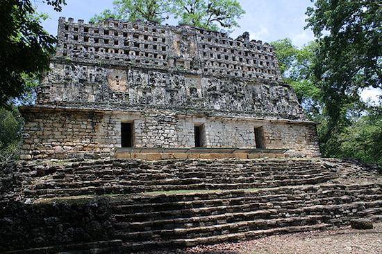 Maya, Structure 33, Yaxchilán, Mexico, ca. 756 CE. Photo: Arian Zwegers. CC BY 2.0. (APAH-155C)