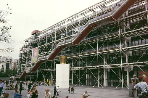 Renzo Piano (born 1937, Italy) and Richer Rogers (born 1933, Italy/England), Centre Georges Pompidou, Paris, France, 1971–1977. 