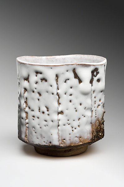 Hagi ware stoneware tea bowl by Shibuya Deishi titled Fuyu-Oni (early 2000s). Cylindrical ceramic tea bowl with thick white glaze.