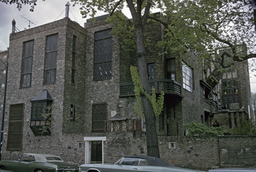 Sol Kogen (died 1957, US) and Edgar Miller (1899–1993, US), Carl Street Lofts, façade, 155 W. Carl Street, Chicago, IL, begun 1927. 