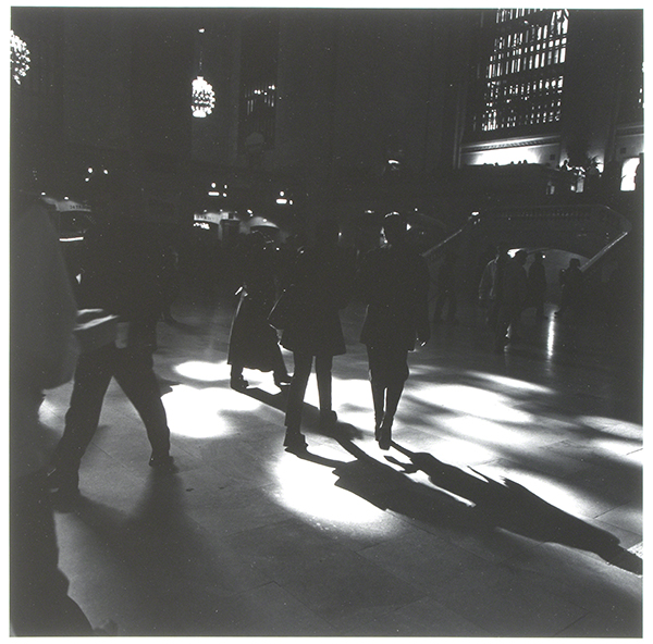 Photograph by Shigeki Yoshida titled Grand Central (2000). Black-and-white photograph of figures in Grand Central Station, New York City.