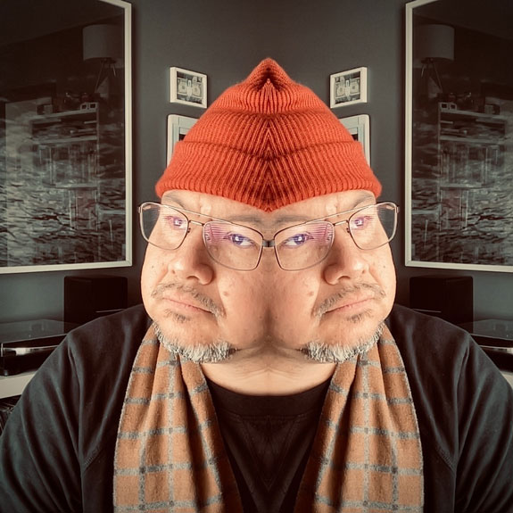 Frank contemplating contemporary art. Selfie by Frank Juárez.