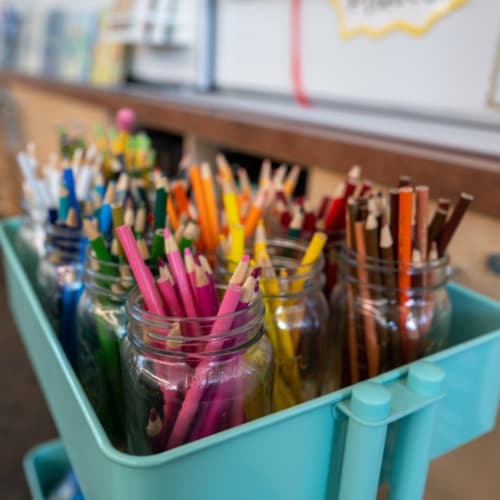 Episode 182: Teaching in a Non-traditional Art Room